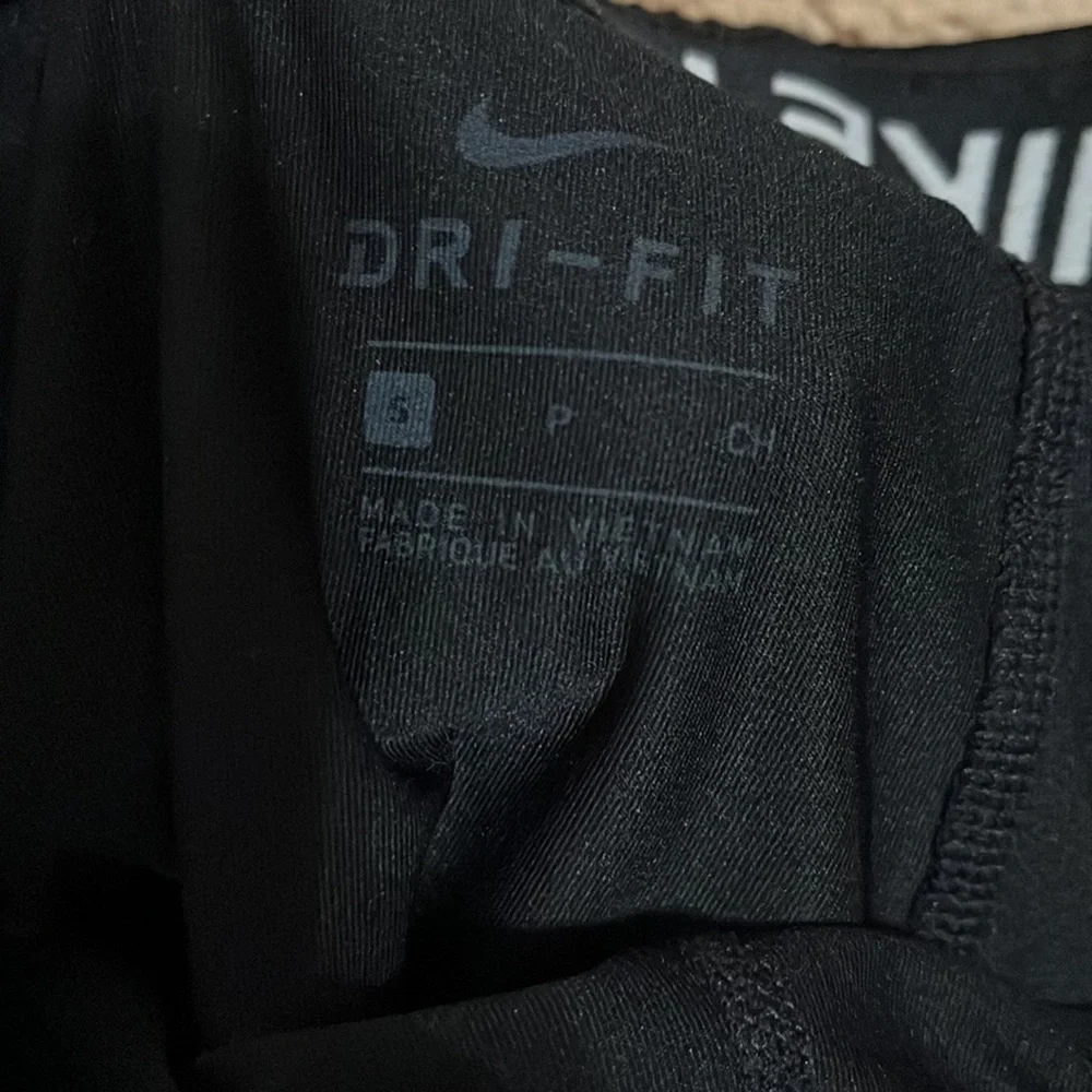 Brand New Nike Pro’s size small - Picture 3 of 3